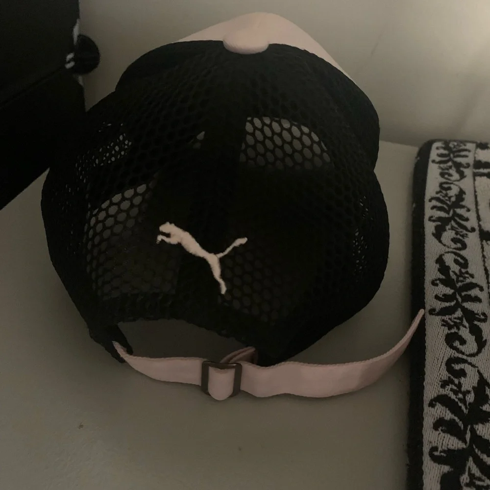 Puma woman’s Baseball Hat - Picture 3 of 4